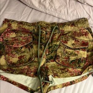 Free people NWOT, Floral Camouflage Women's Shorts